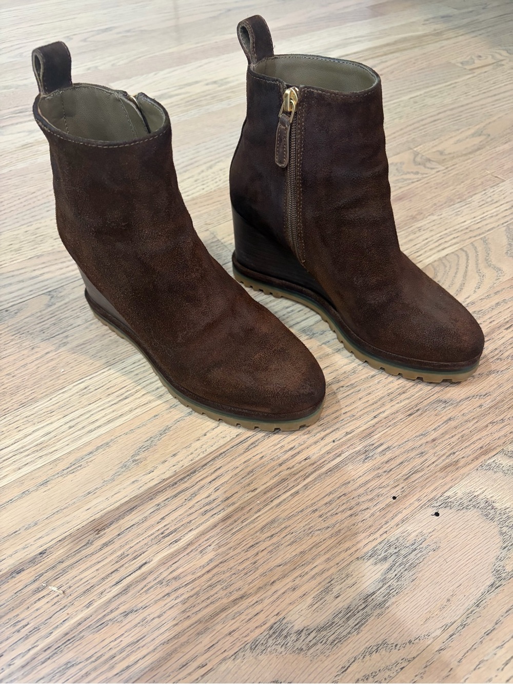 Tory Burch Wedge Ankle Boot Wedge, Brown Size 6, Lug Sole, Logo, MSRP $428